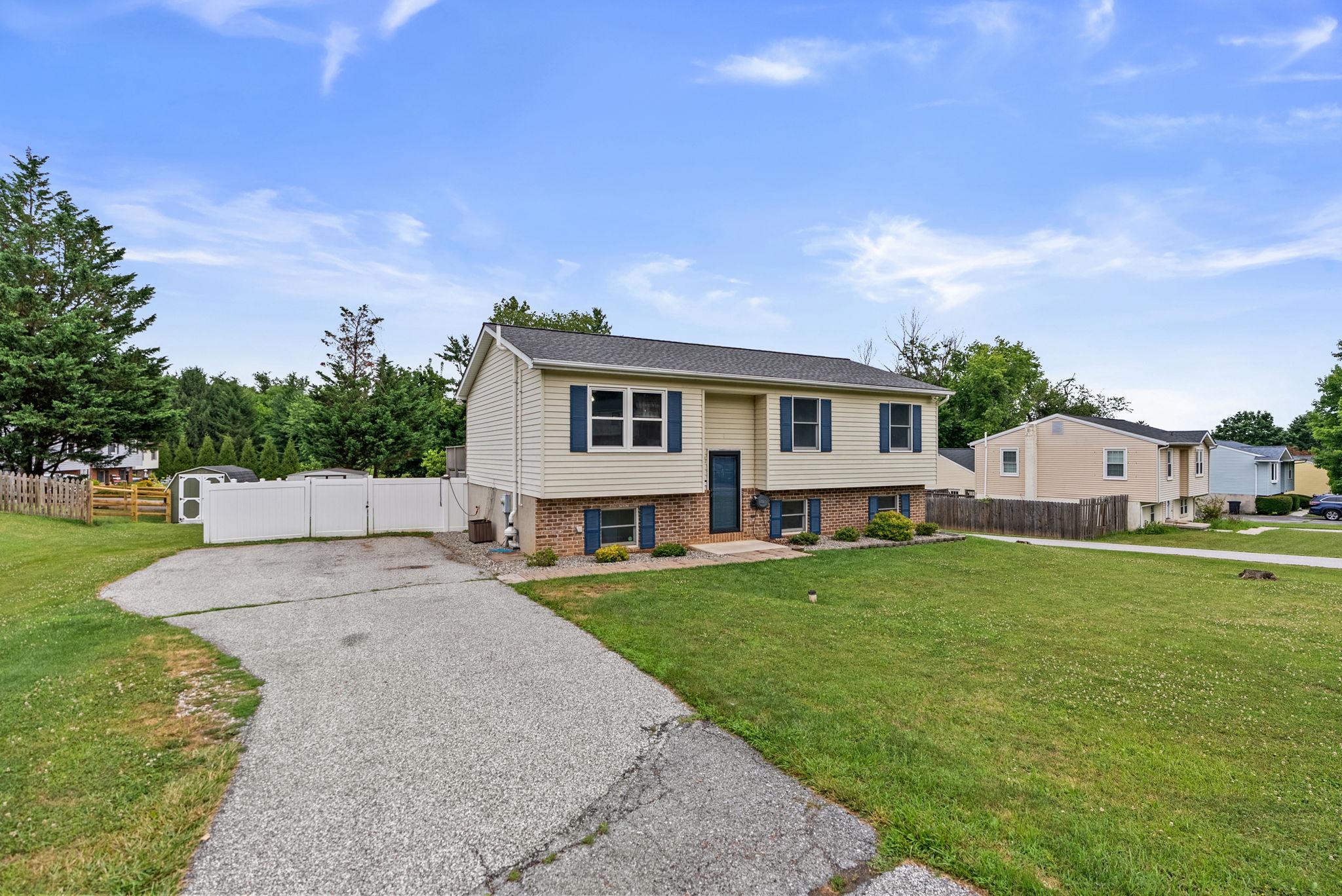 WHISPERING VALLEY - Residential