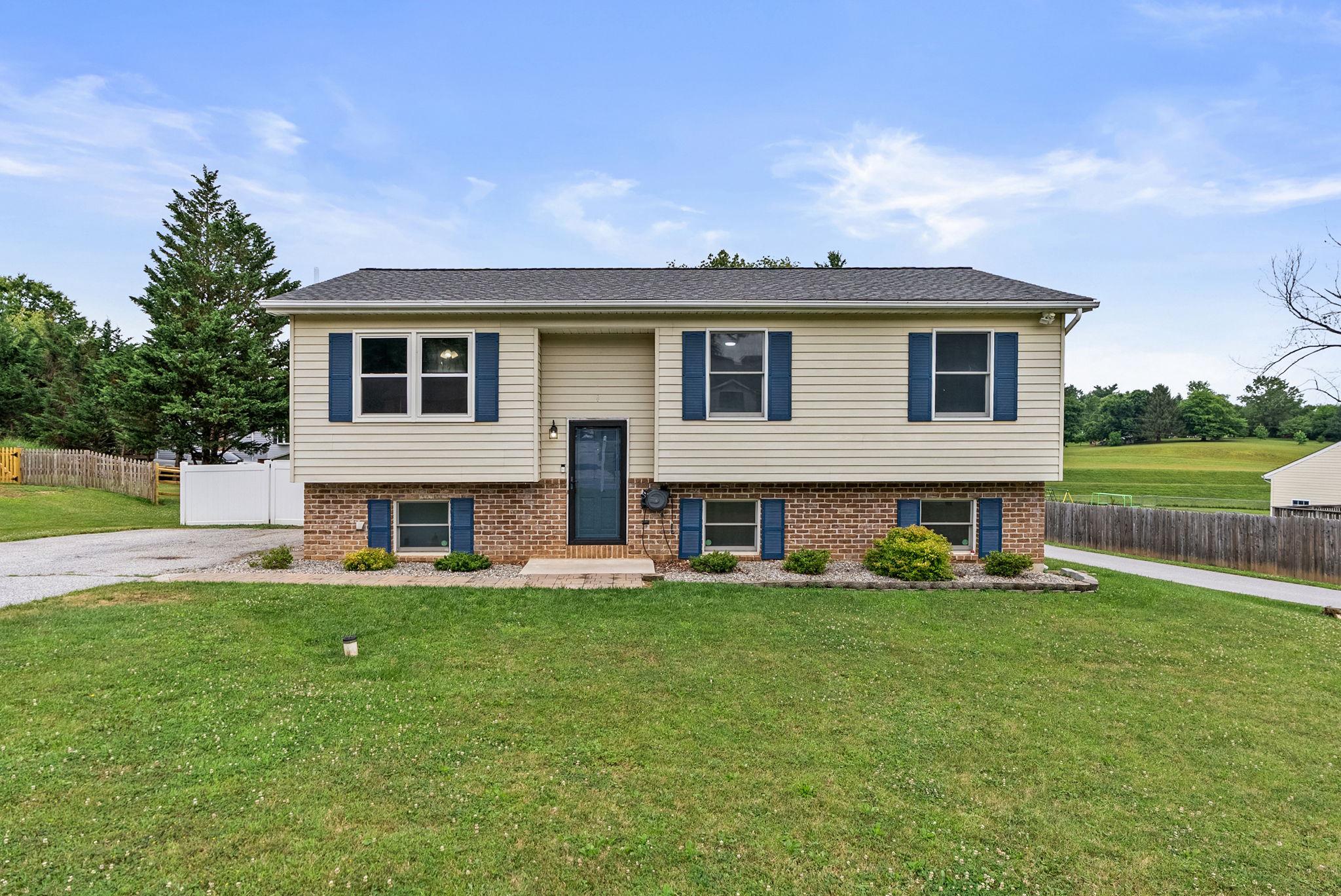 WHISPERING VALLEY - Residential