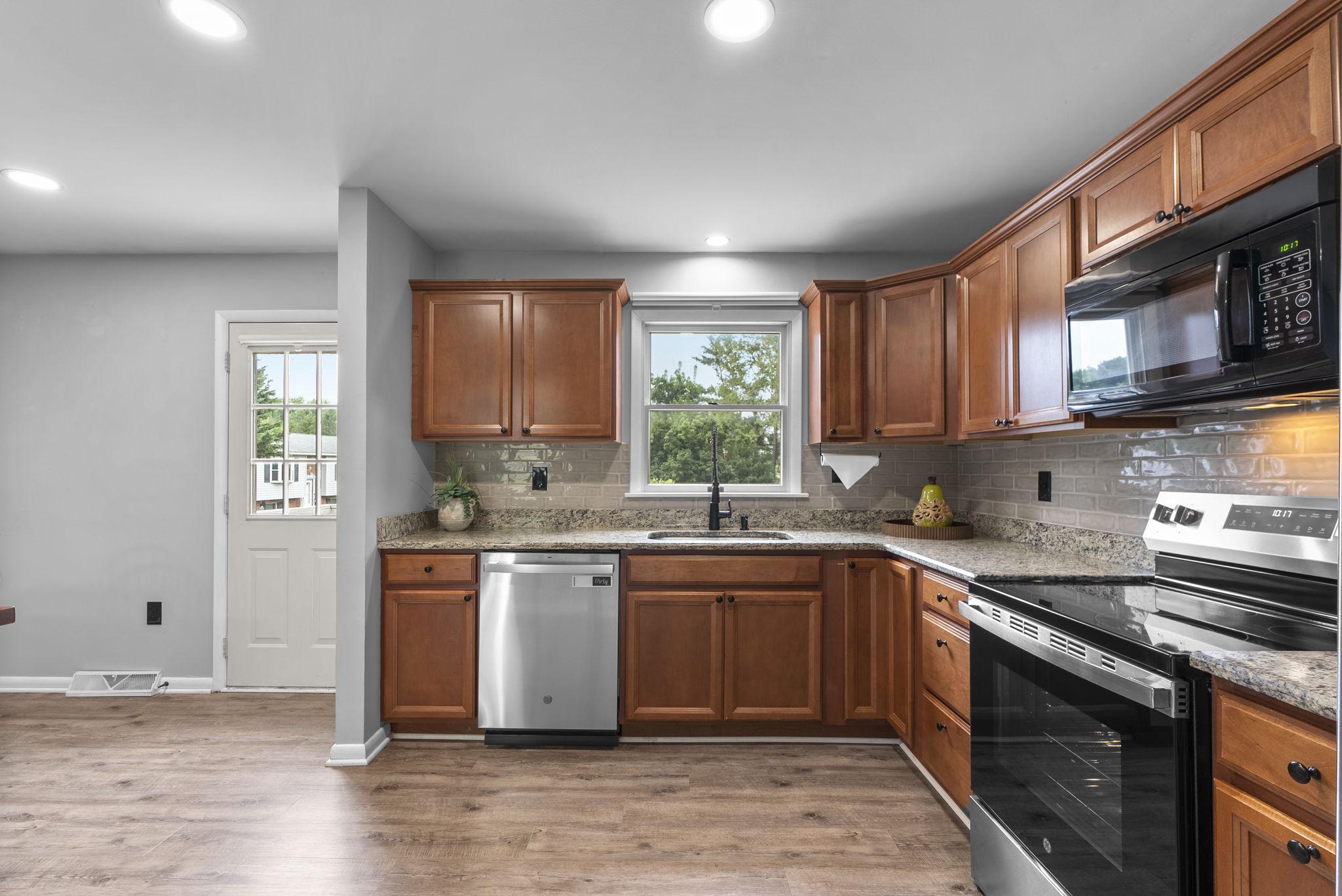 WHISPERING VALLEY - Residential