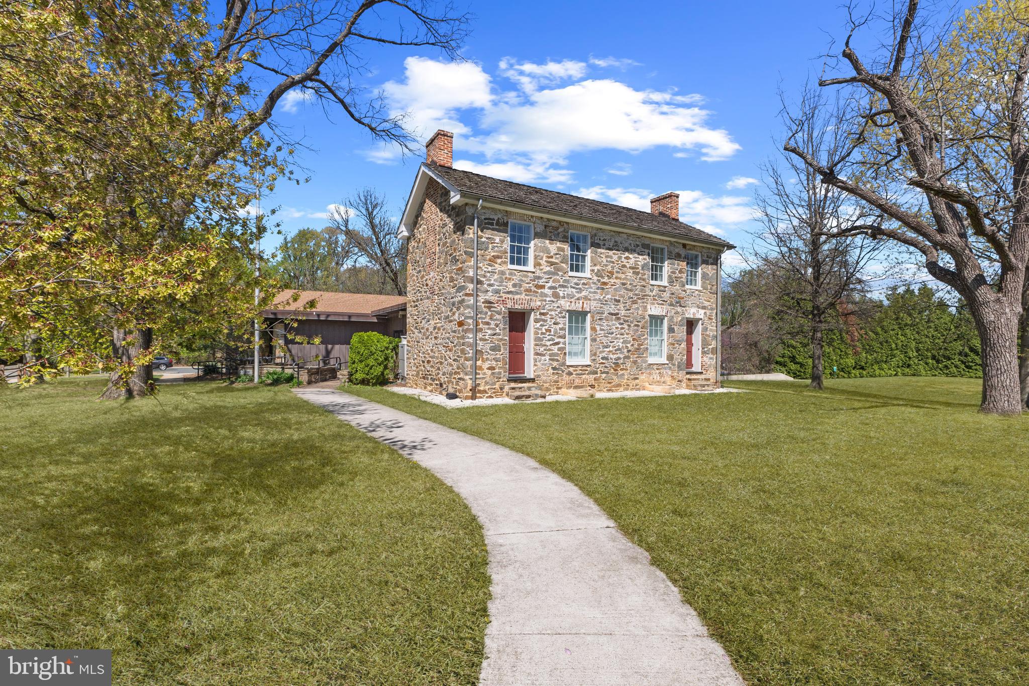 PALISADE GARDENS - Residential