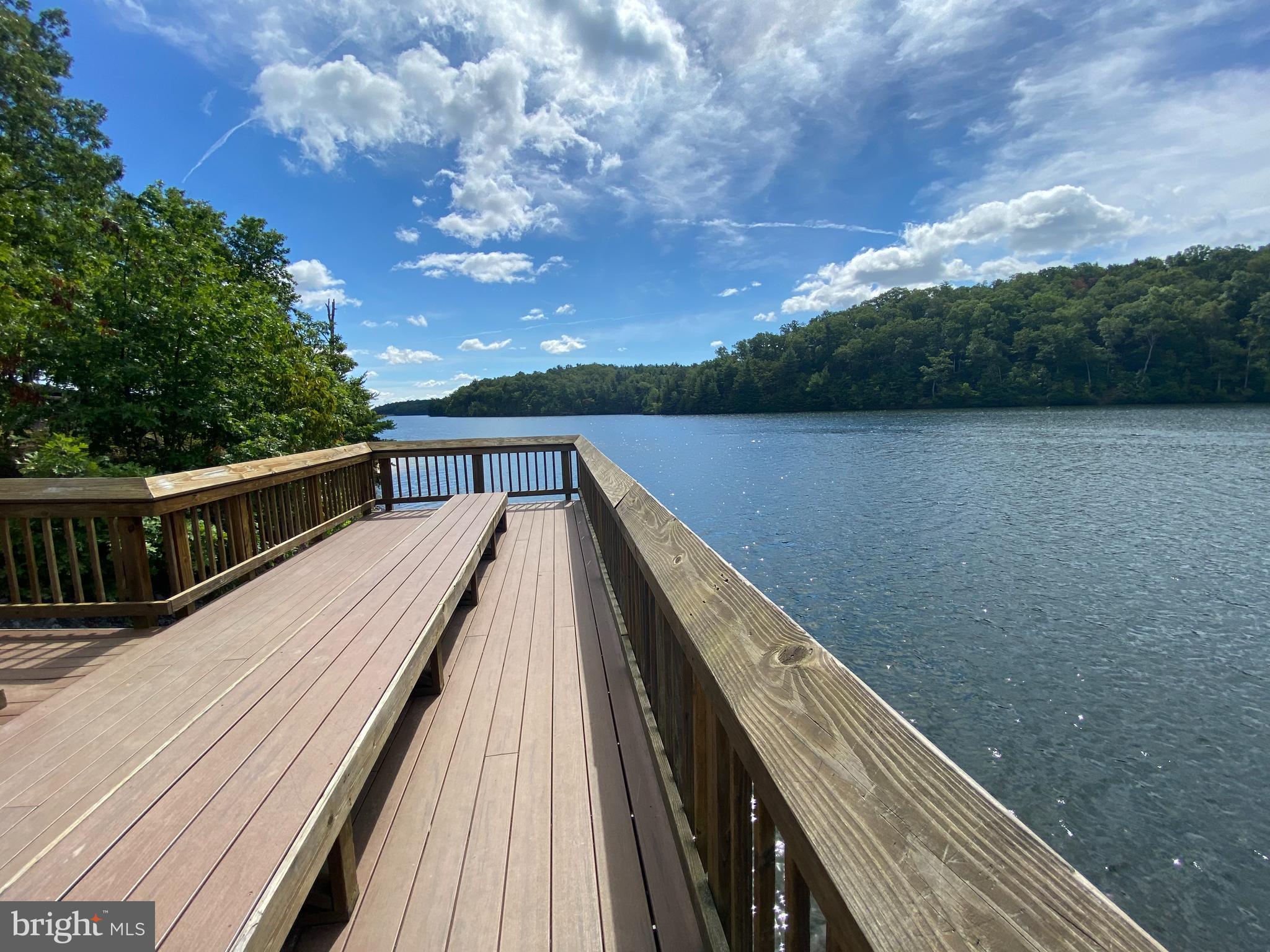 LAKE HOLIDAY ESTATES - Land