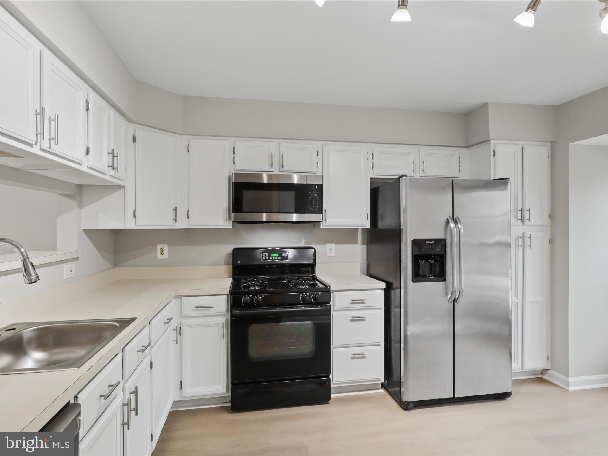 ROLLING BROOK - Residential Lease