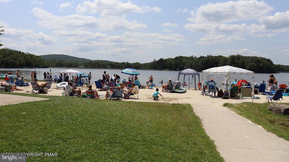 ARROWHEAD  LAKES - Residential
