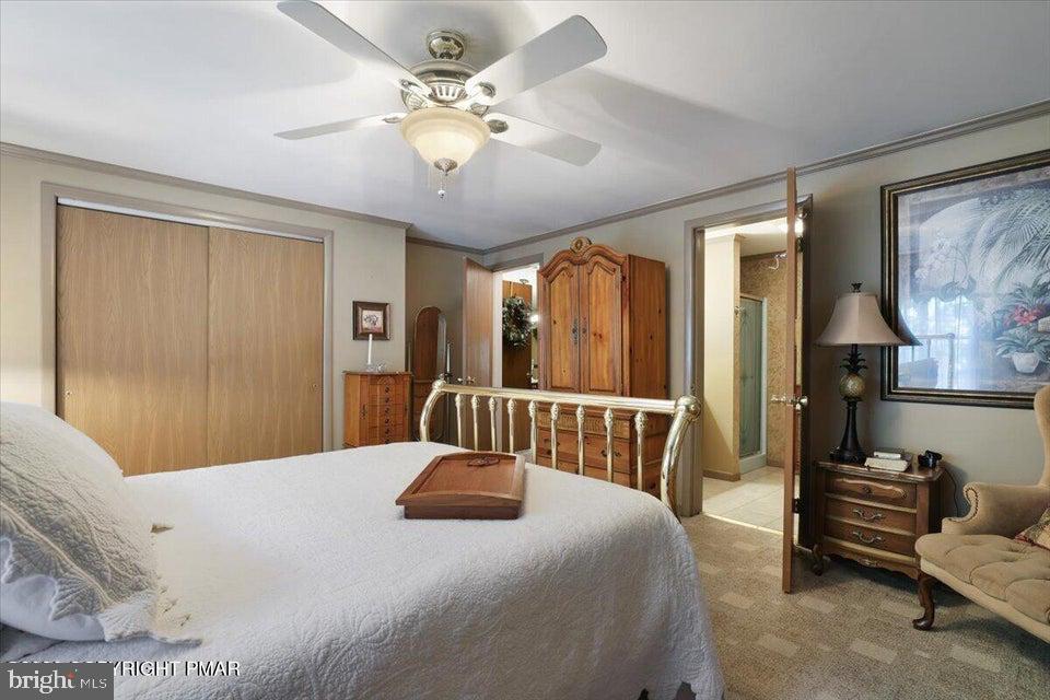 ARROWHEAD  LAKES - Residential
