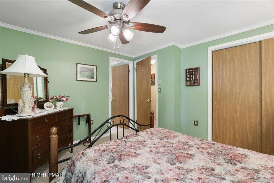 ARROWHEAD  LAKES - Residential