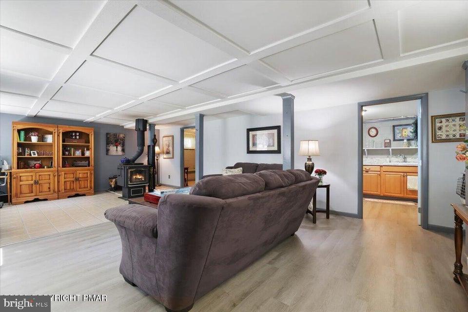 ARROWHEAD  LAKES - Residential