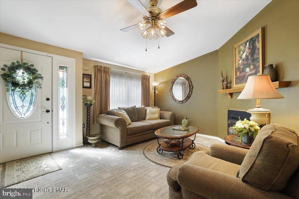 ARROWHEAD  LAKES - Residential
