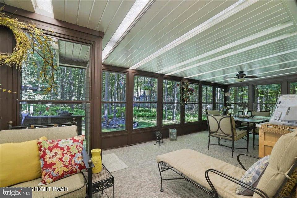 ARROWHEAD  LAKES - Residential