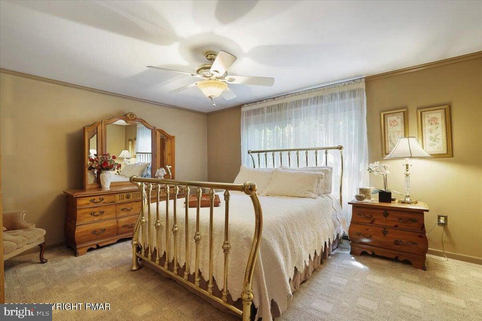 ARROWHEAD  LAKES - Residential