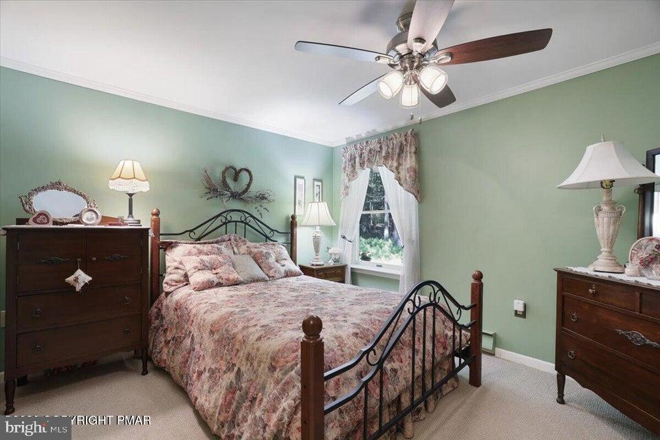 ARROWHEAD  LAKES - Residential