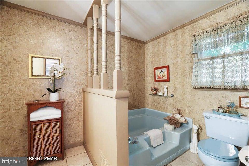 ARROWHEAD  LAKES - Residential