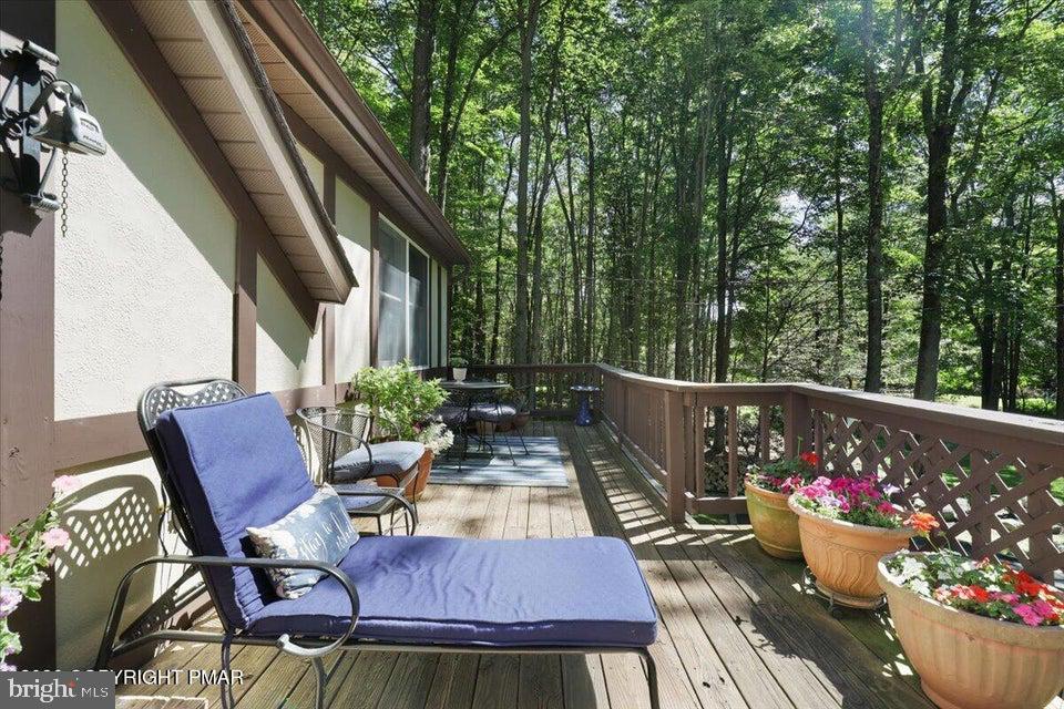 ARROWHEAD  LAKES - Residential
