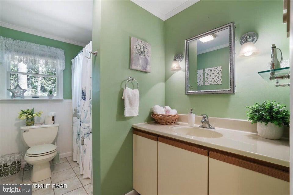 ARROWHEAD  LAKES - Residential