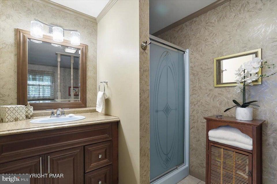 ARROWHEAD  LAKES - Residential