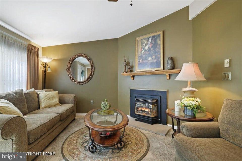 ARROWHEAD  LAKES - Residential