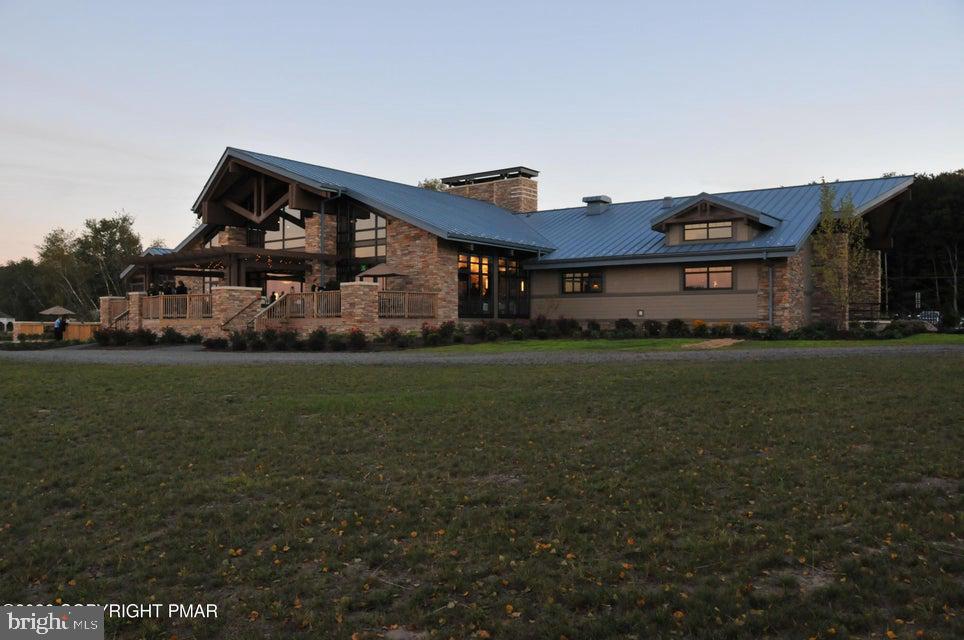 ARROWHEAD  LAKES - Residential