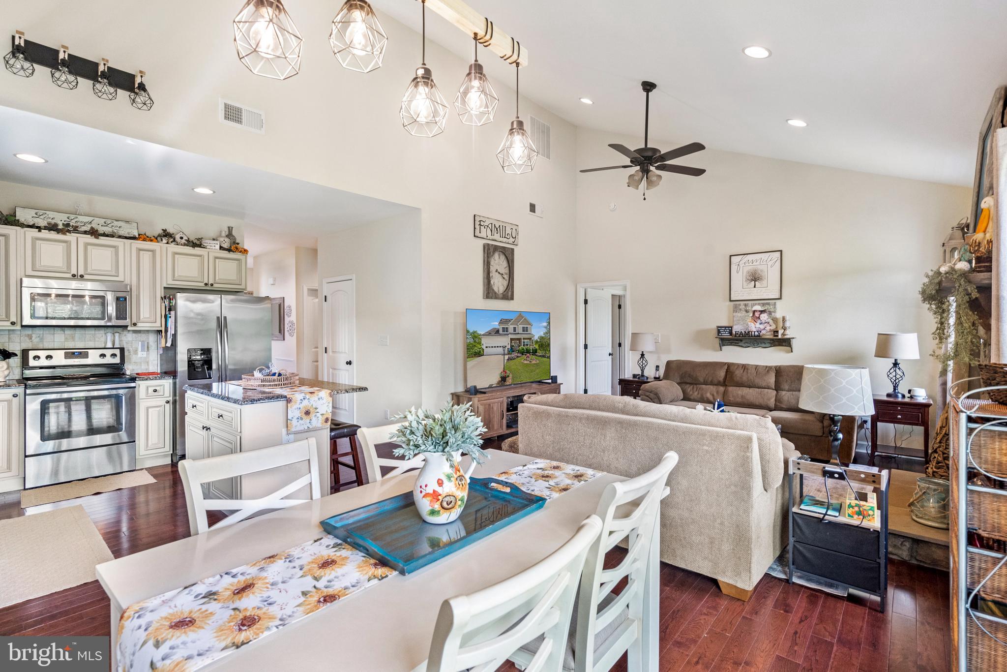 FORT HILL FARMS - Residential