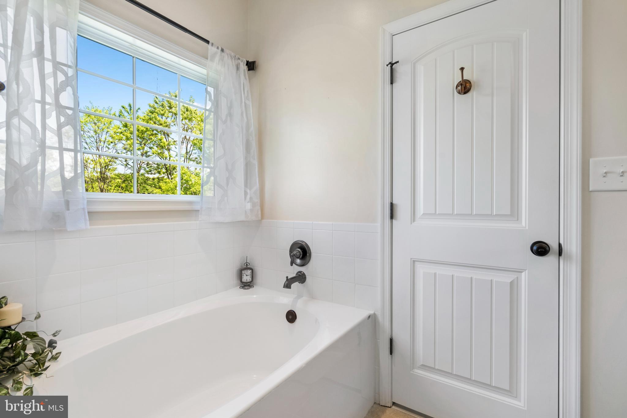 FORT HILL FARMS - Residential