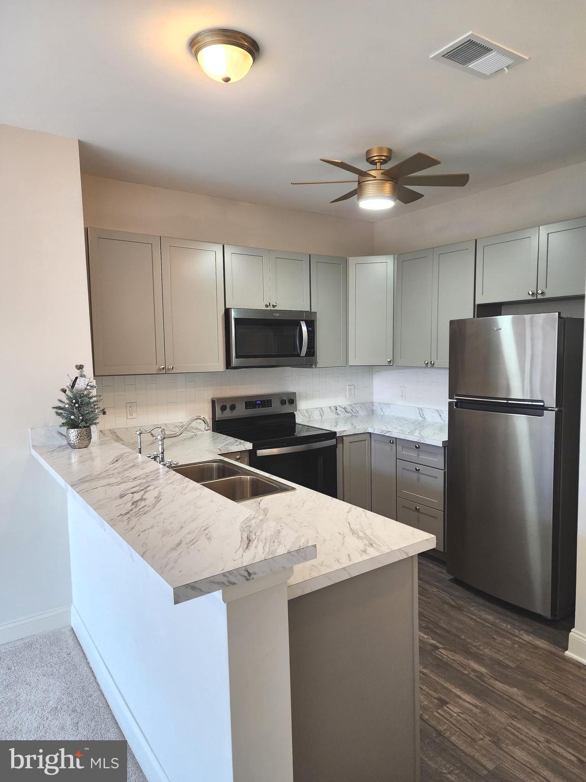 VILLAGE OF FOUNTAINVIEW - Residential