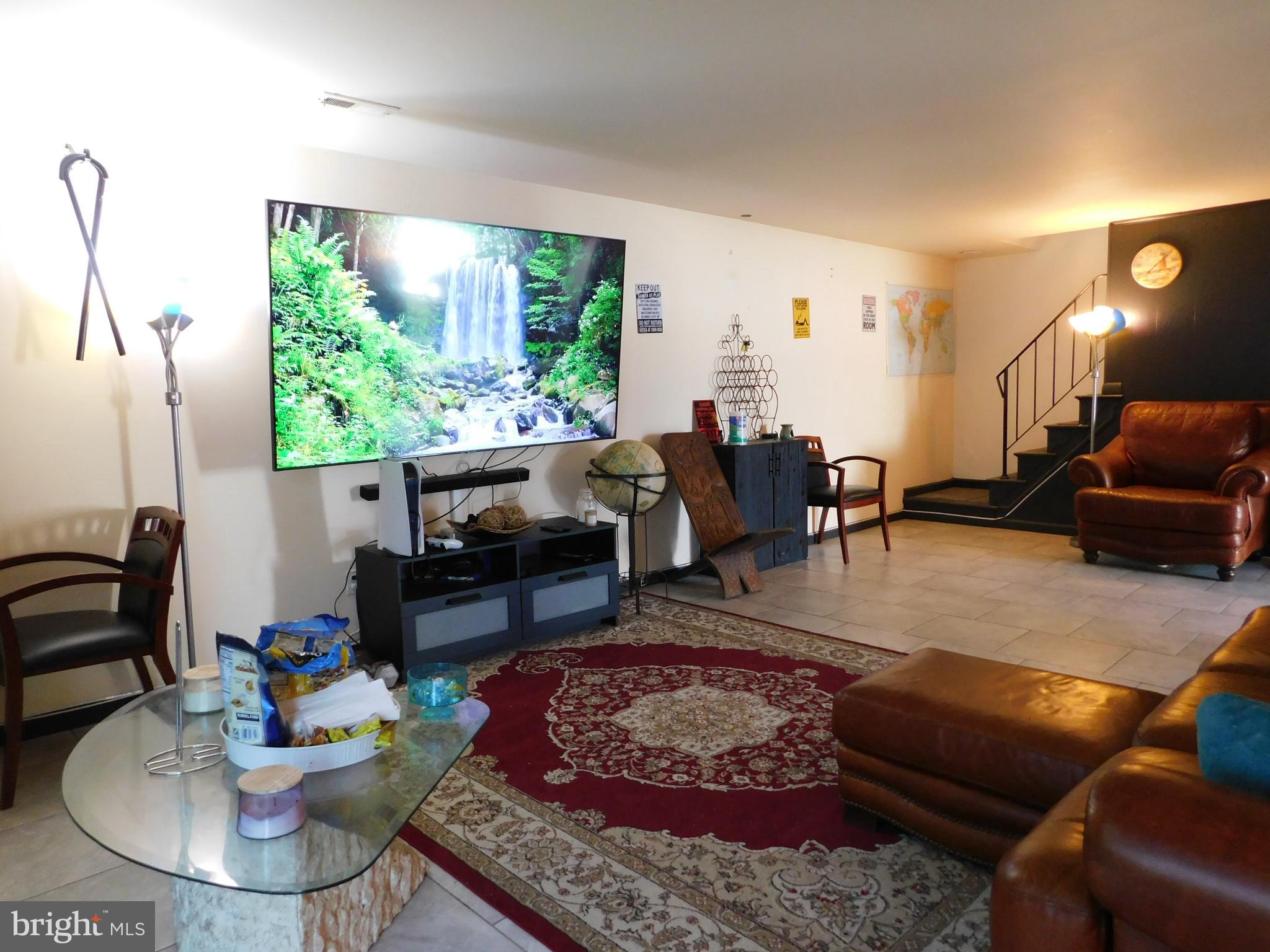 CHESTNUT HILL - Residential