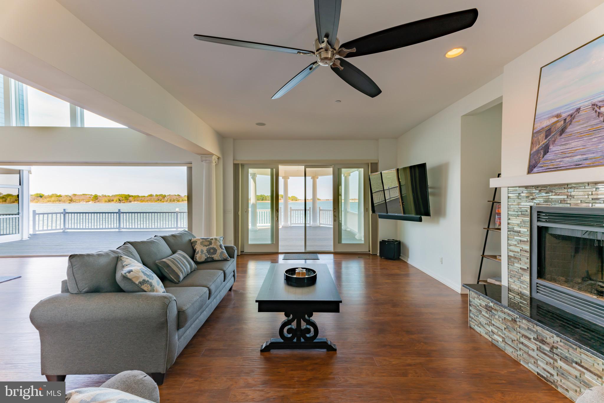 SOUTH SHORE MARINA - Residential