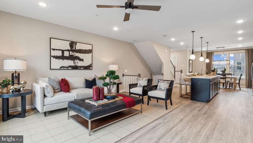 LAUREL OAKS - Residential