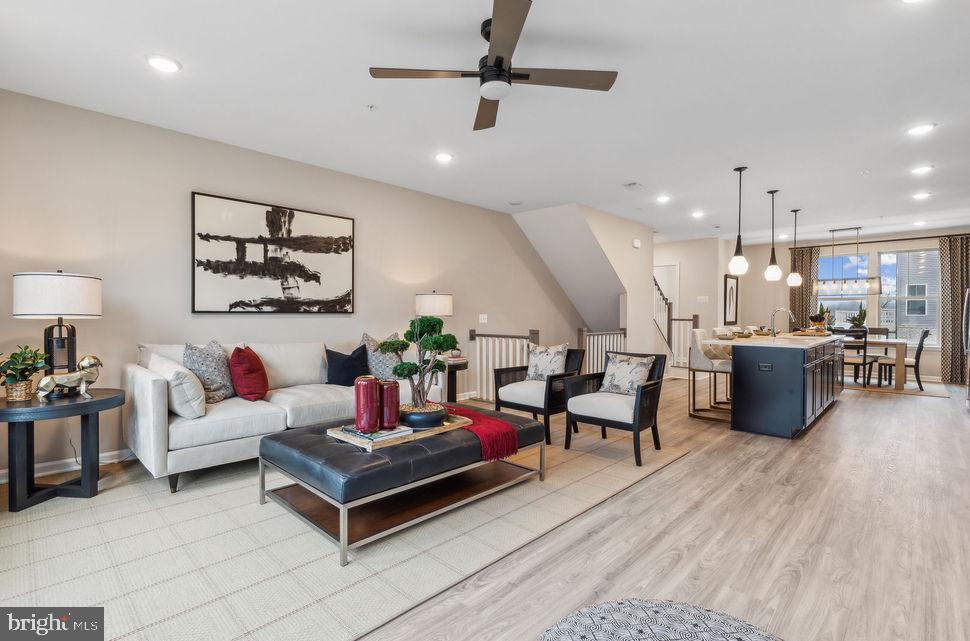 LAUREL OAKS - Residential