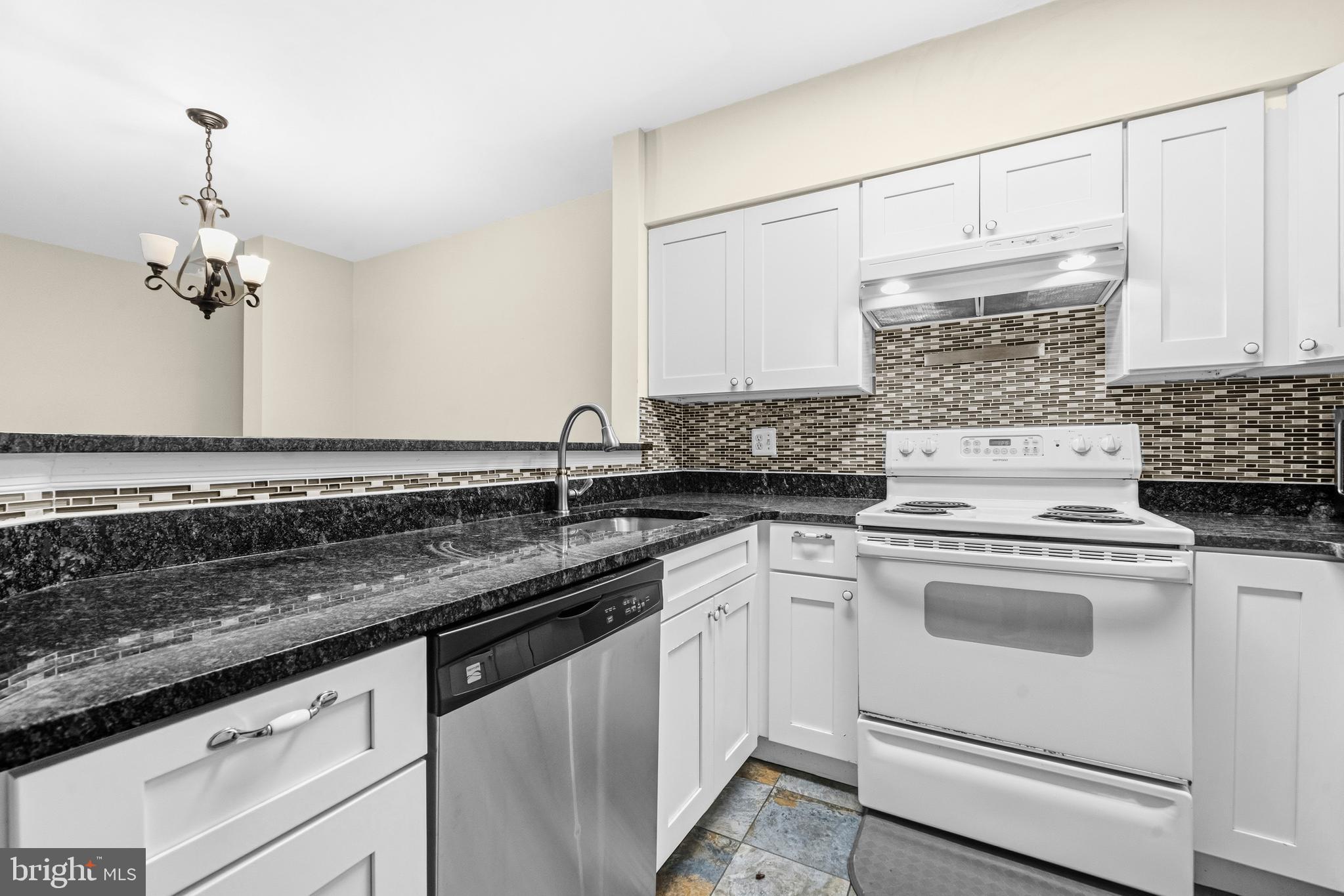 SURREY AT MANCHESTER LAKES - Residential