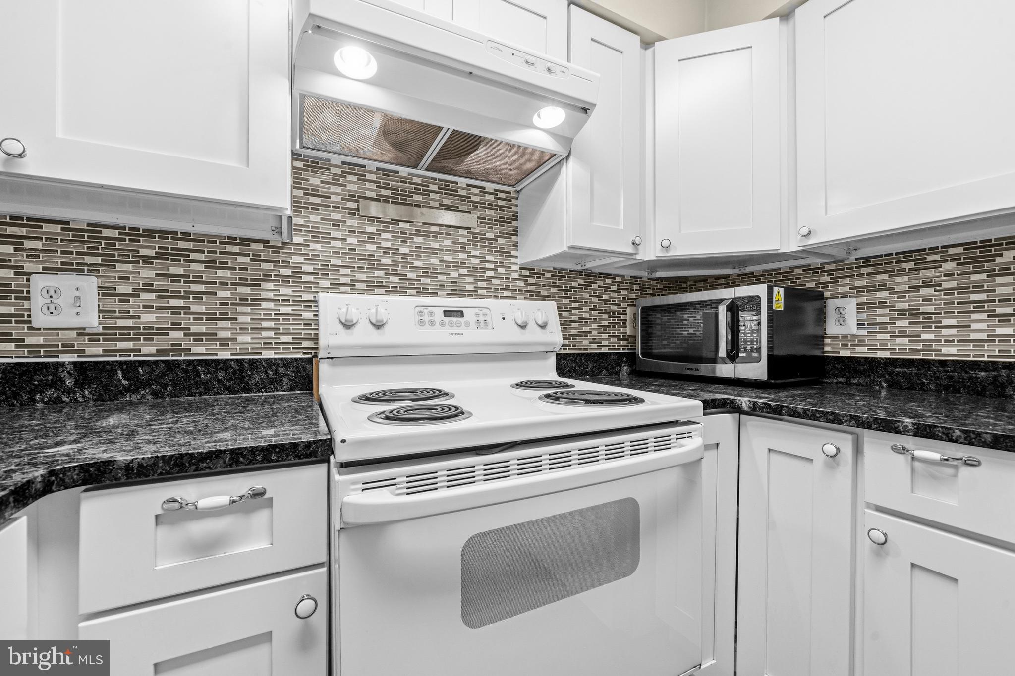 SURREY AT MANCHESTER LAKES - Residential