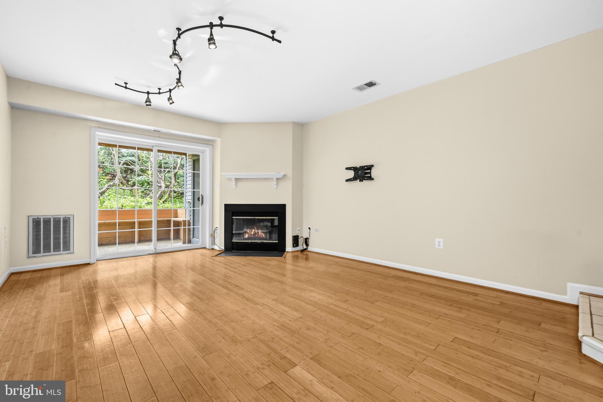 SURREY AT MANCHESTER LAKES - Residential