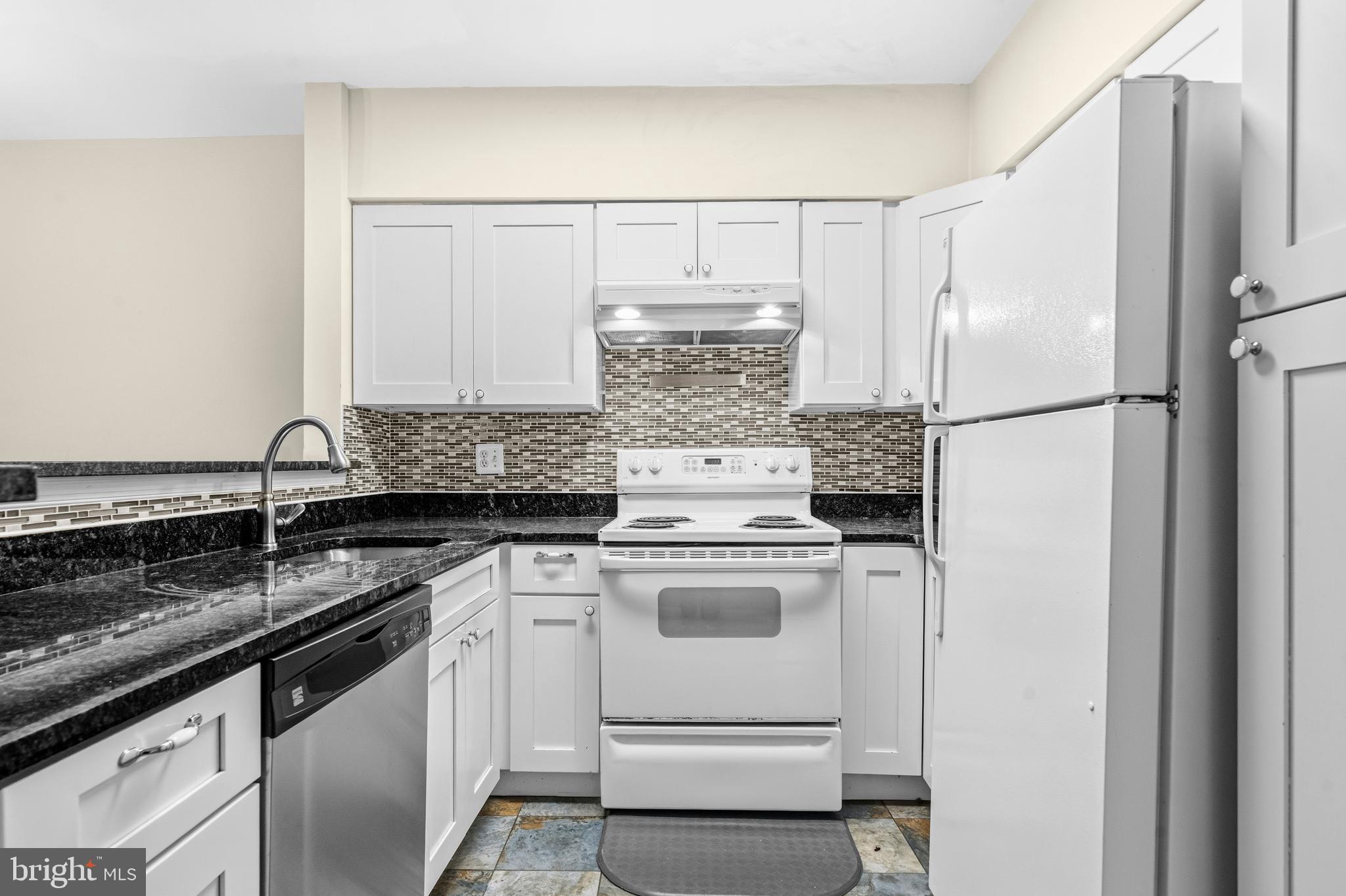 SURREY AT MANCHESTER LAKES - Residential