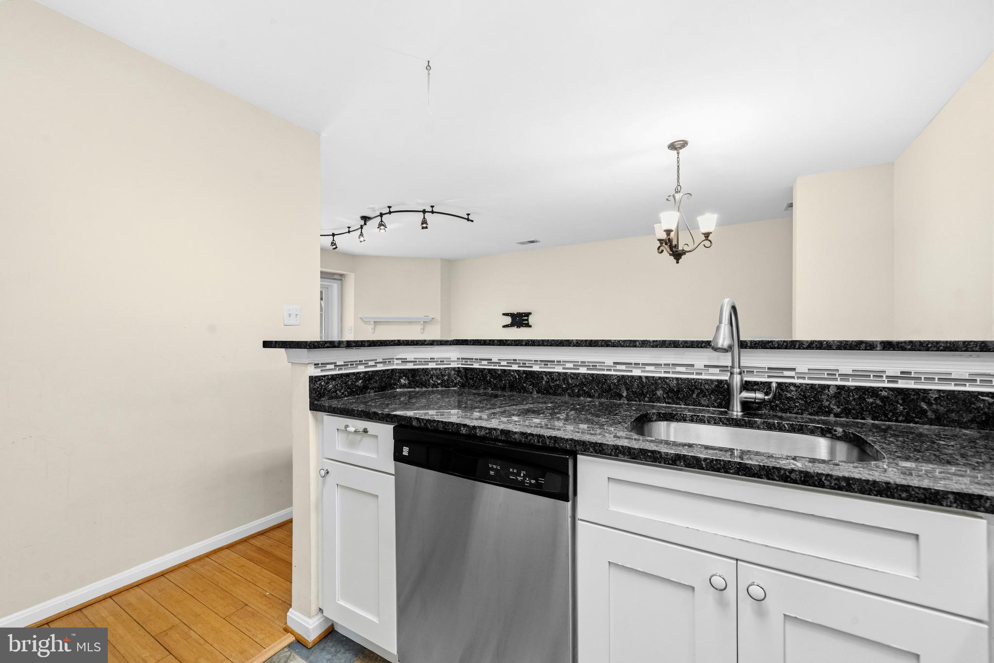 SURREY AT MANCHESTER LAKES - Residential