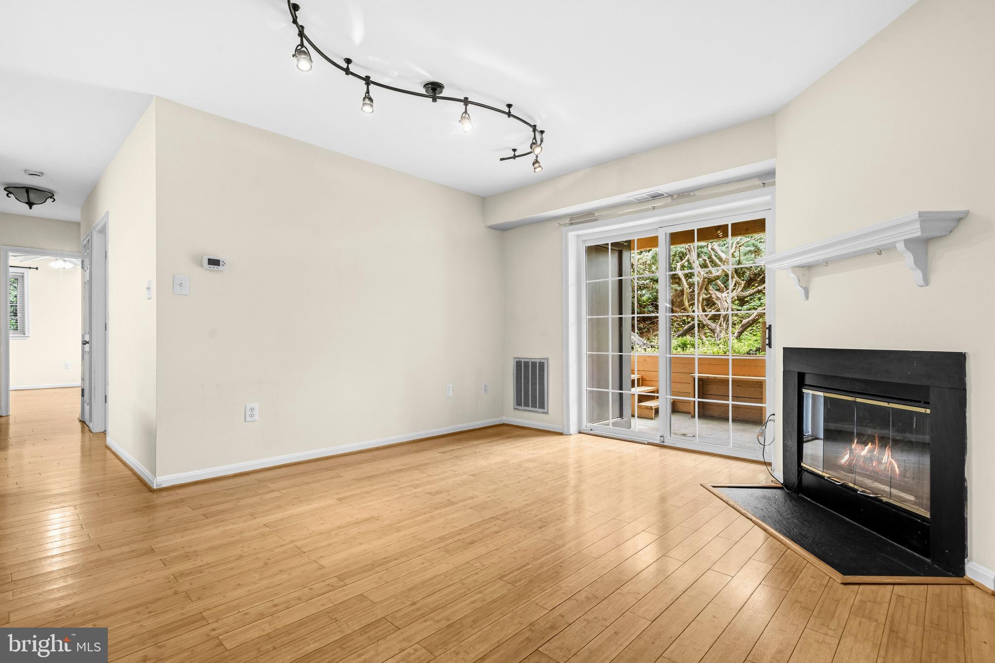 SURREY AT MANCHESTER LAKES - Residential