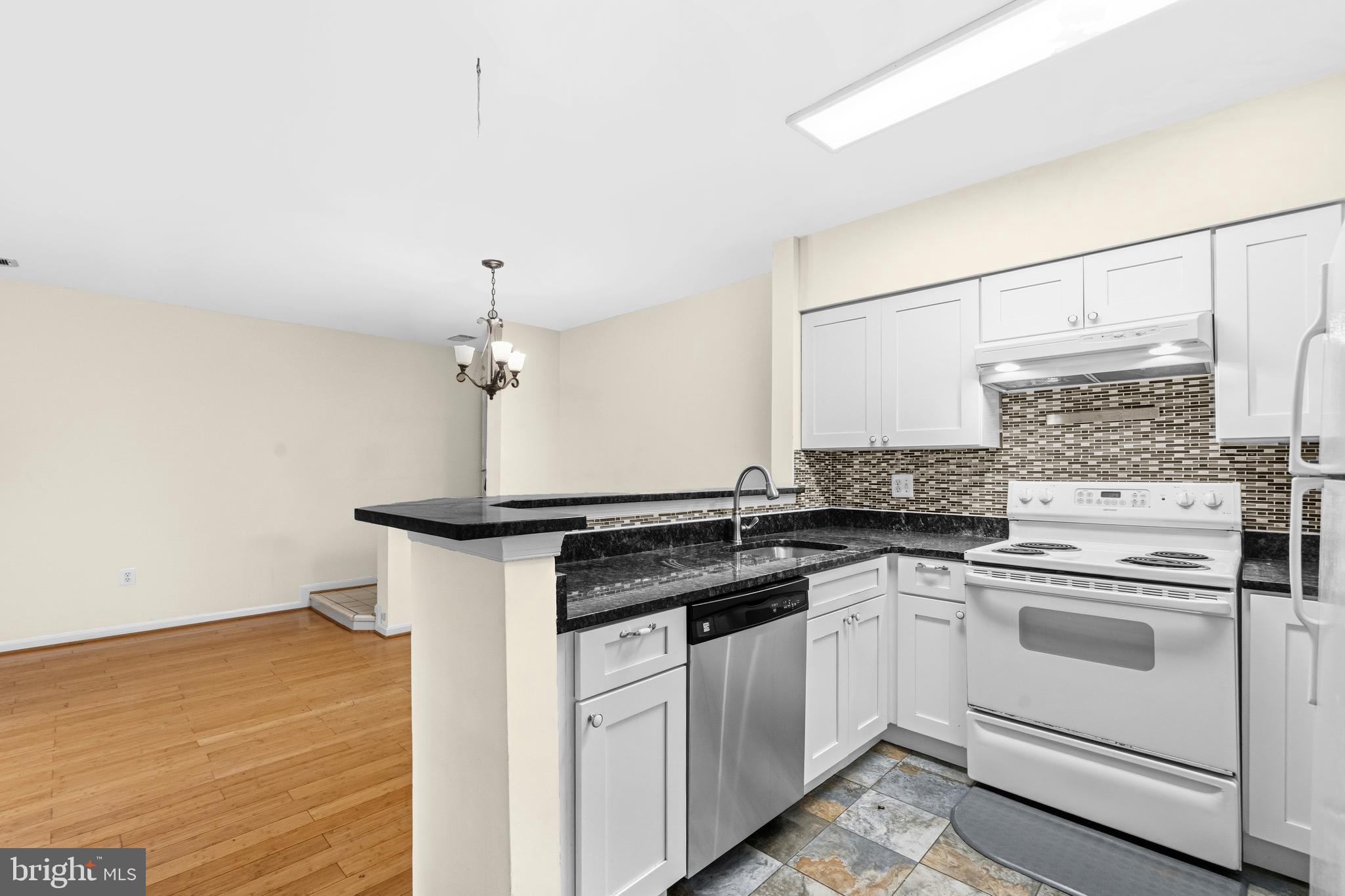 SURREY AT MANCHESTER LAKES - Residential