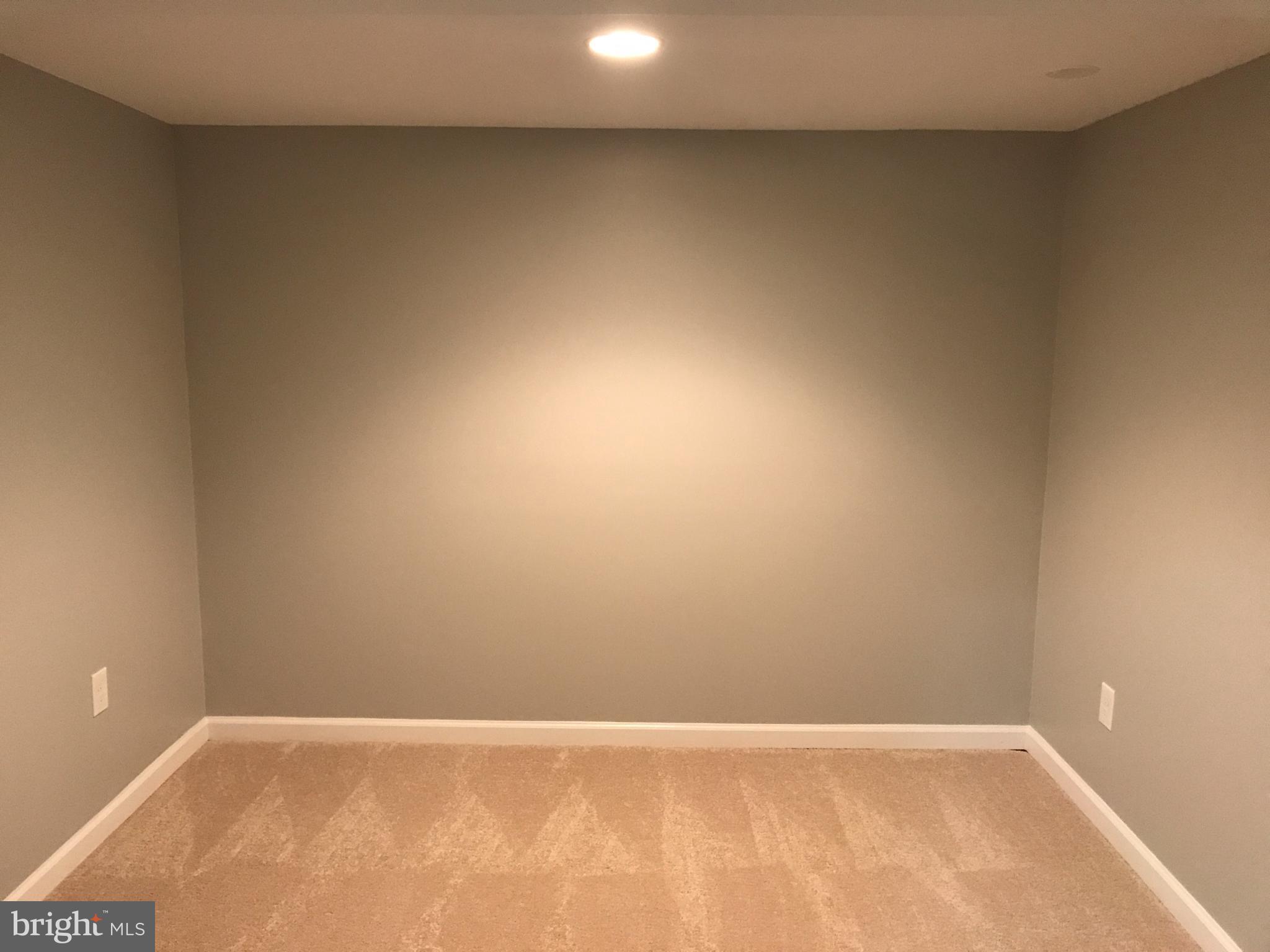 ROBINDALE - Residential Lease