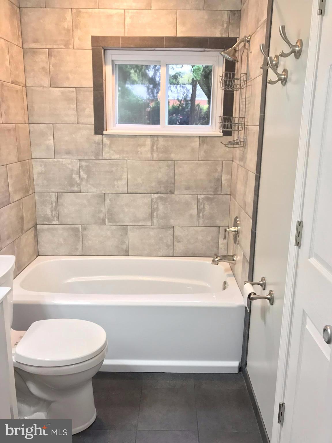 ROBINDALE - Residential Lease