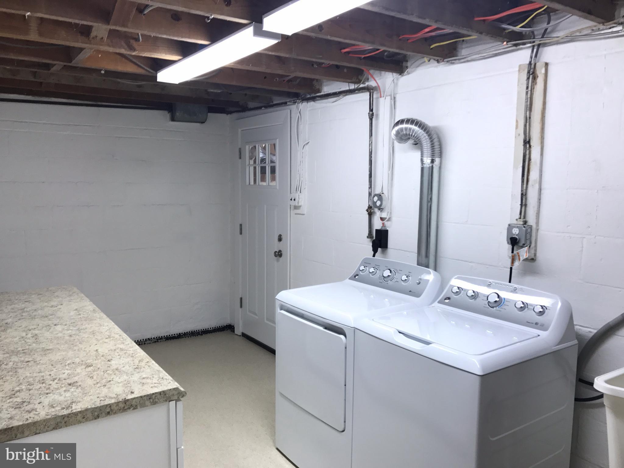ROBINDALE - Residential Lease
