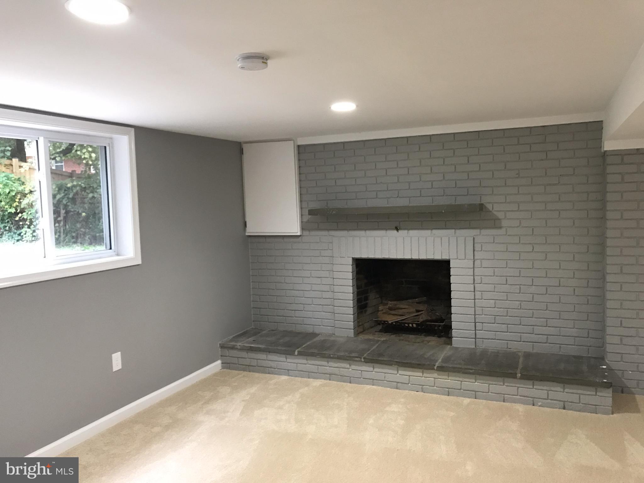 ROBINDALE - Residential Lease