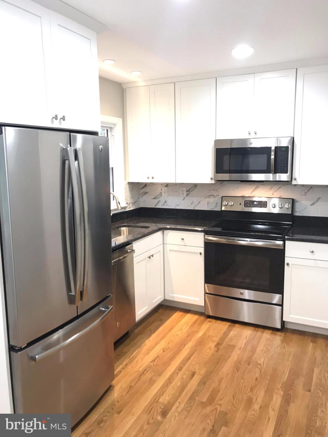 ROBINDALE - Residential Lease