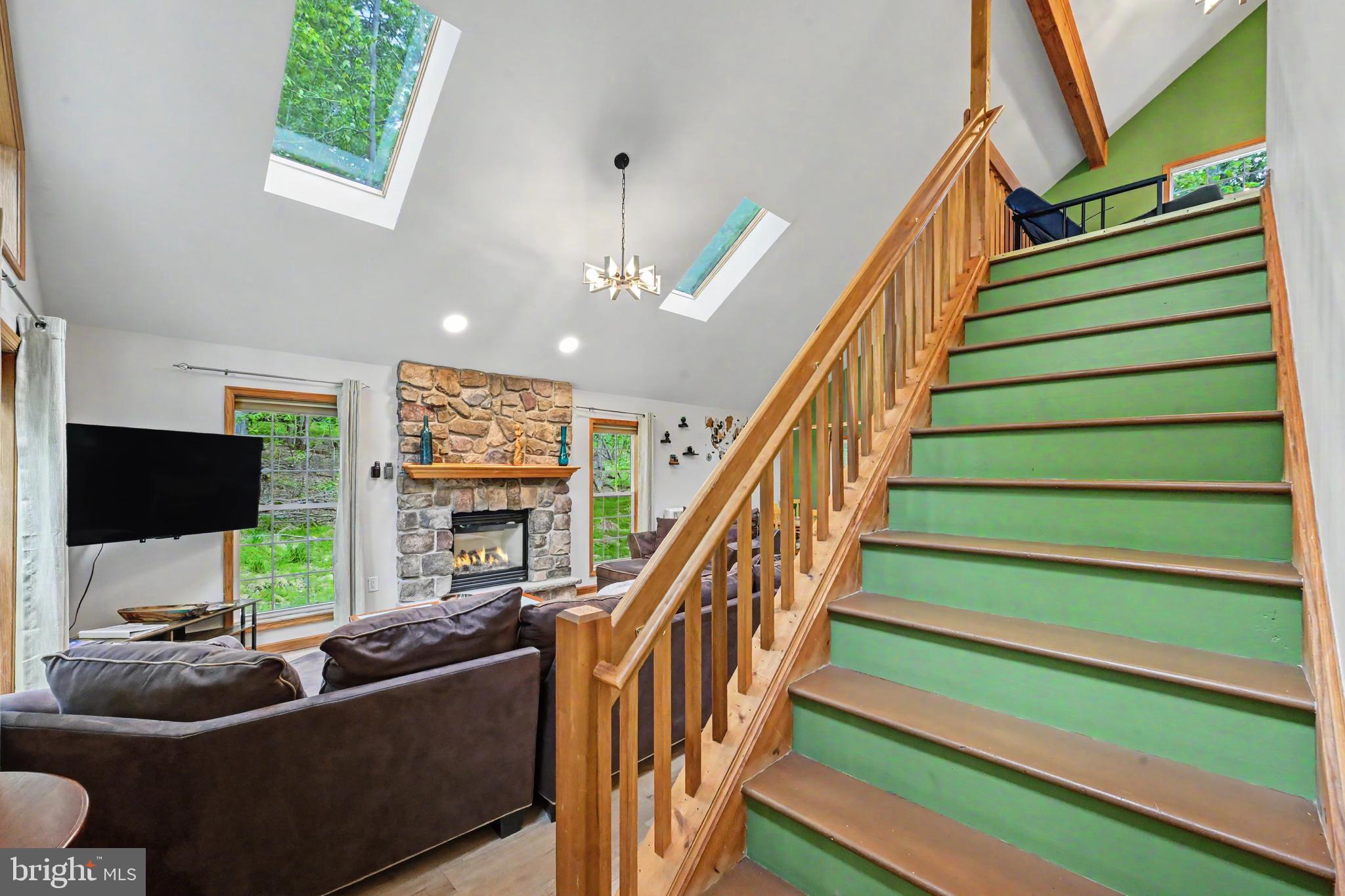 ARROWHEAD LAKES - Residential