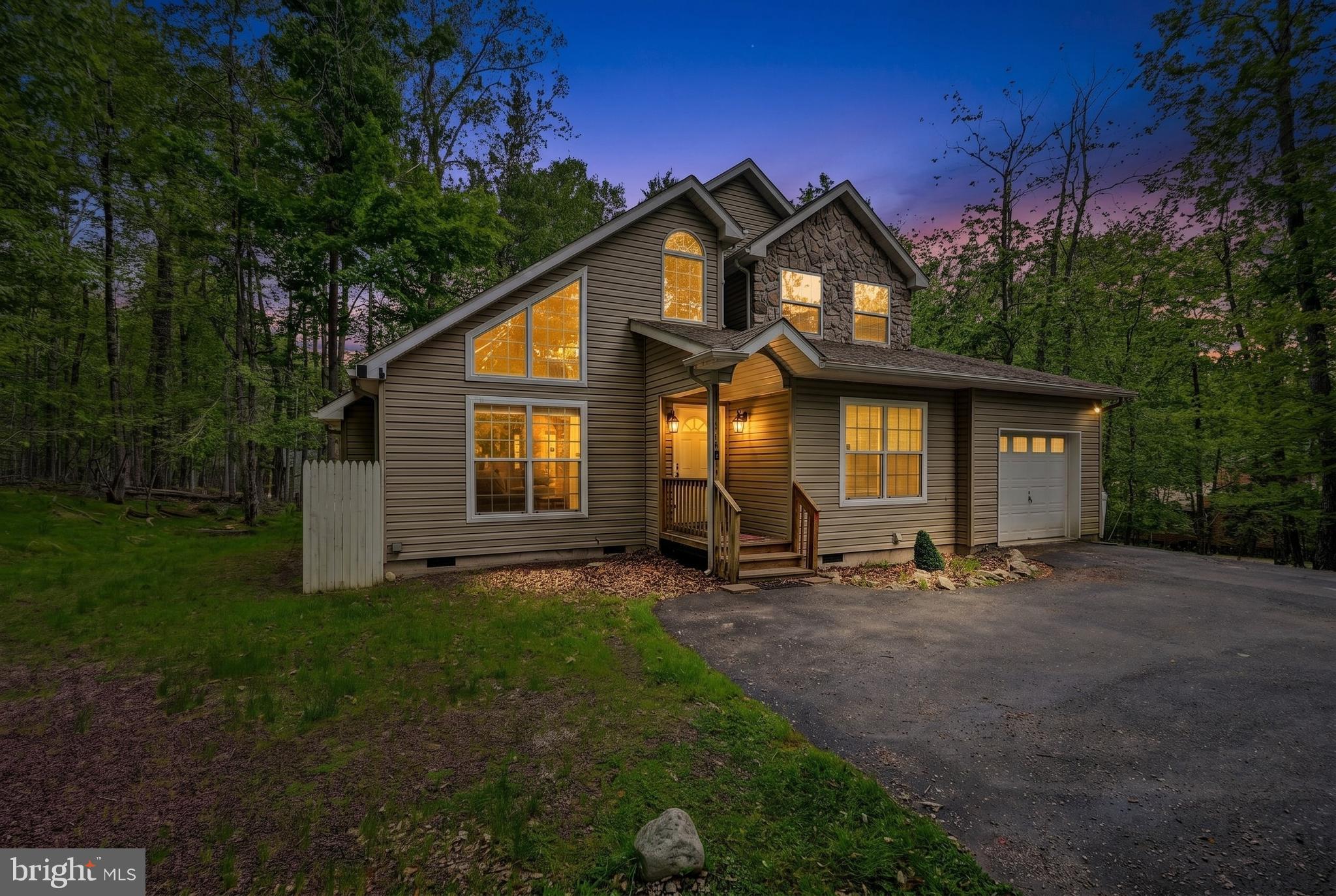 ARROWHEAD LAKES - Residential
