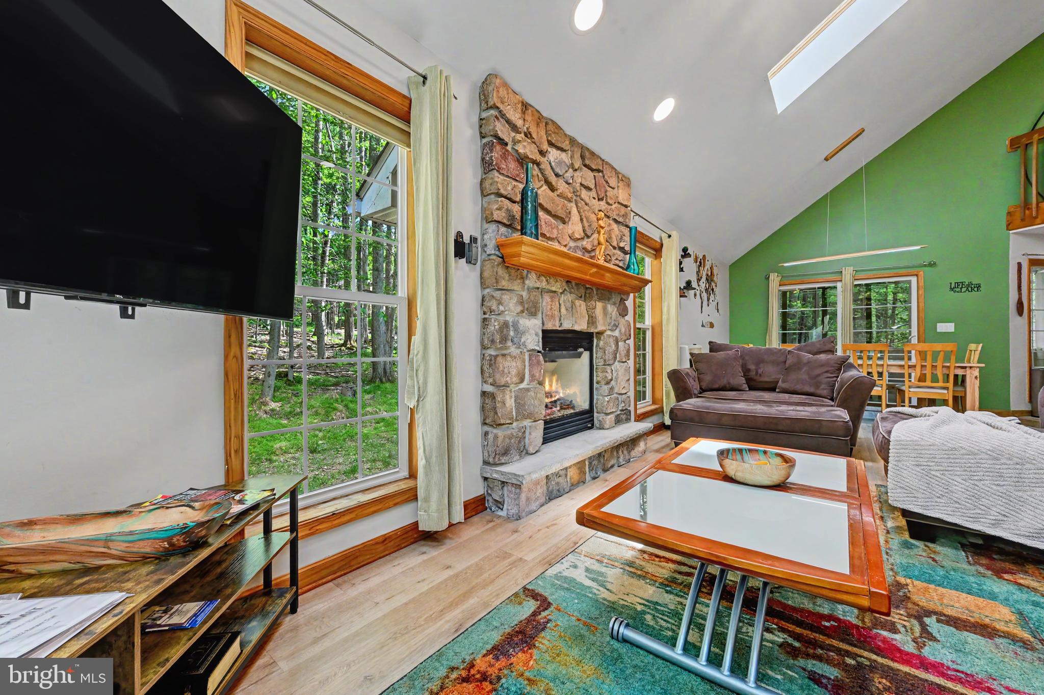 ARROWHEAD LAKES - Residential