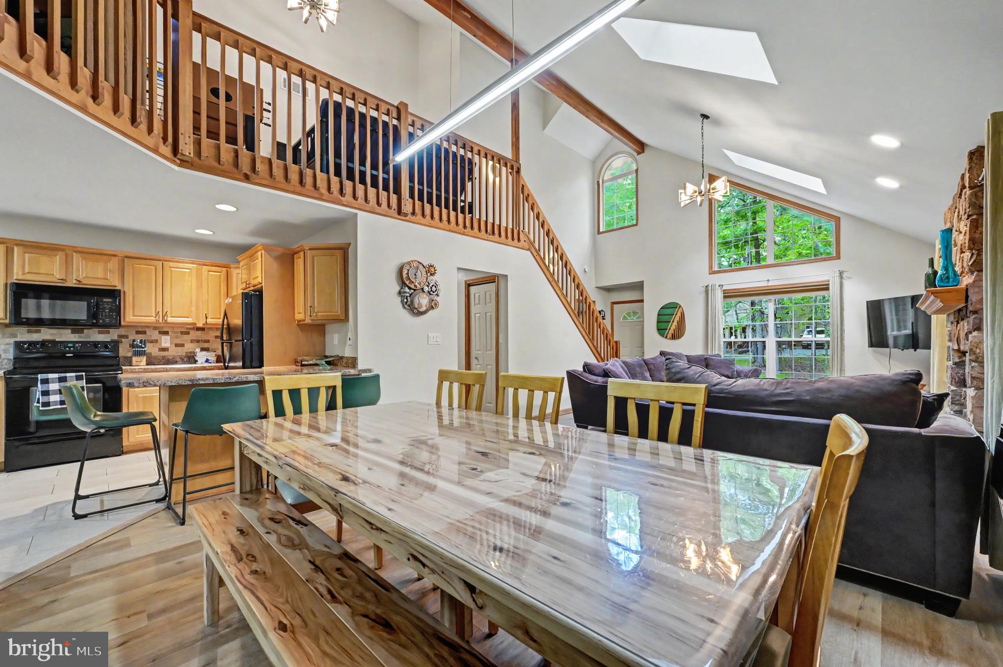 ARROWHEAD LAKES - Residential