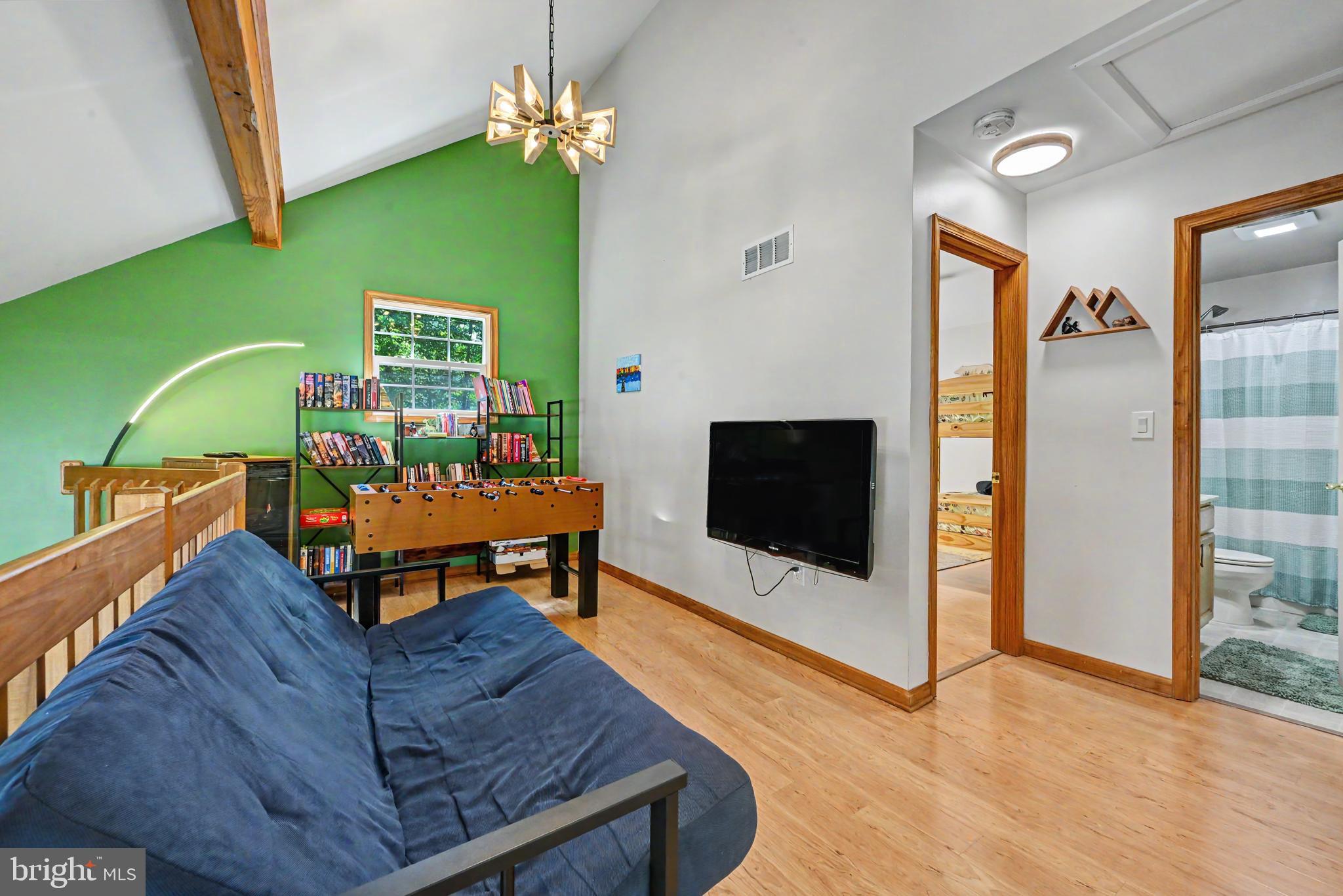 ARROWHEAD LAKES - Residential