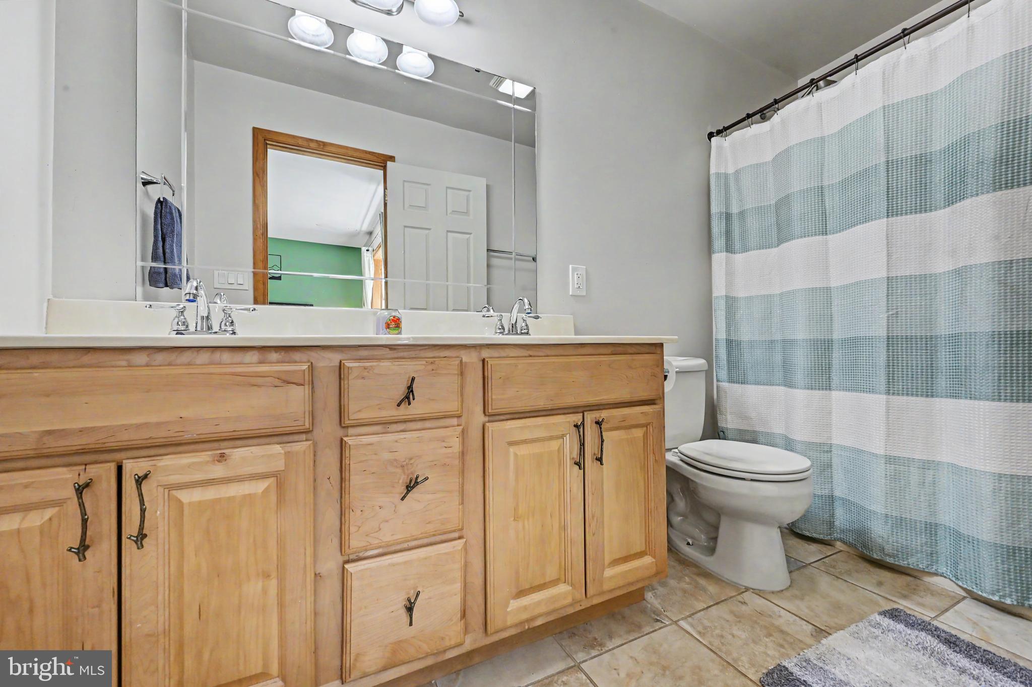ARROWHEAD LAKES - Residential