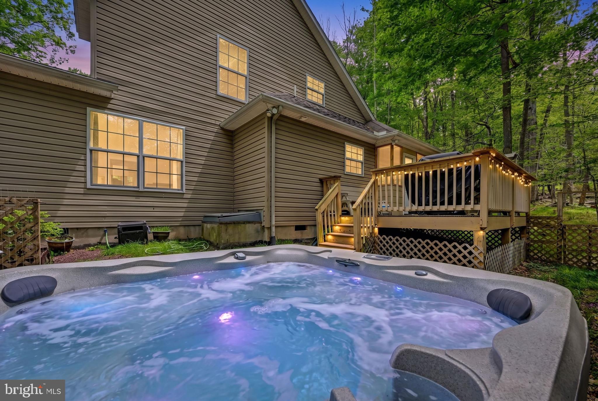 ARROWHEAD LAKES - Residential