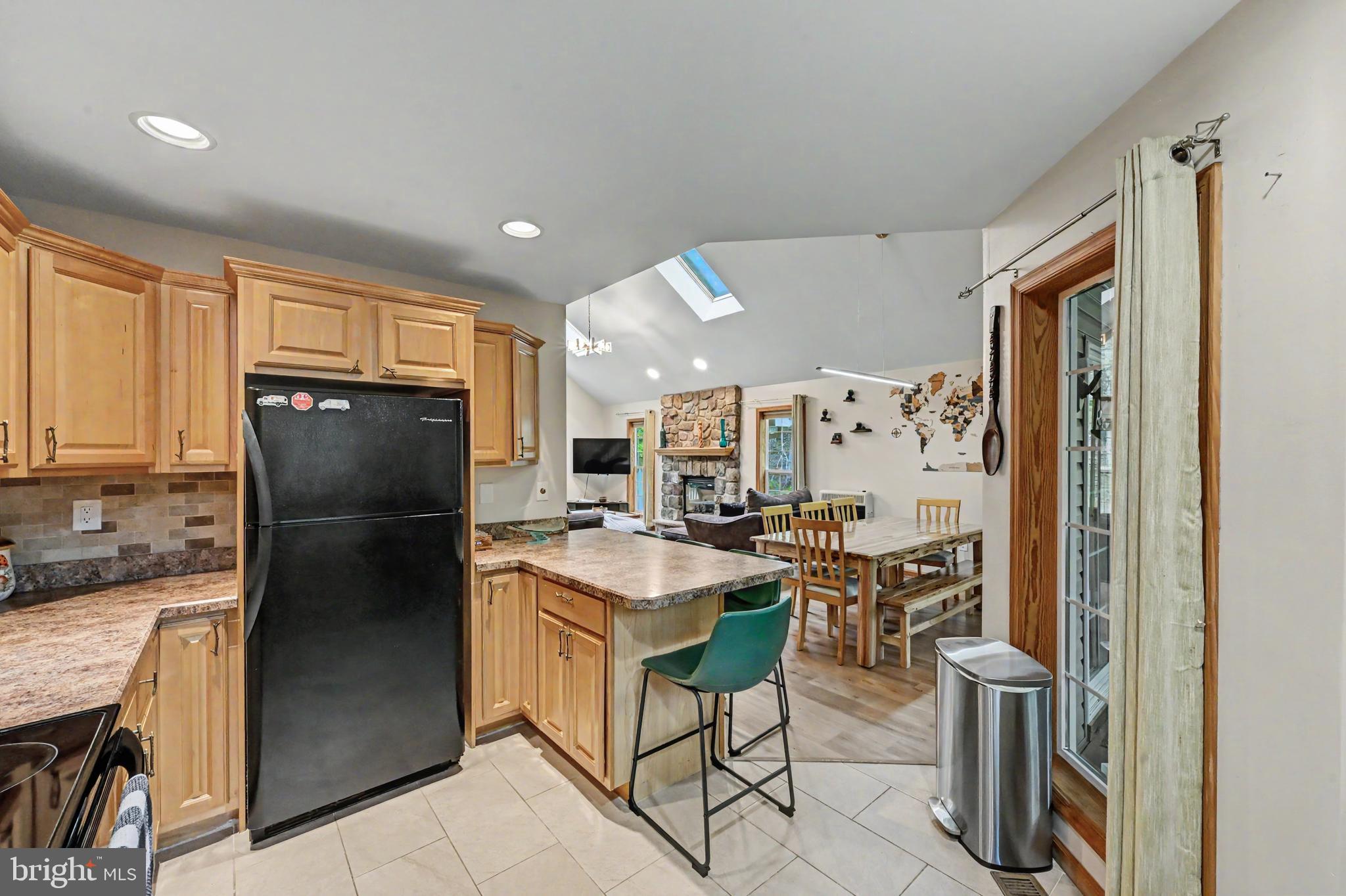 ARROWHEAD LAKES - Residential