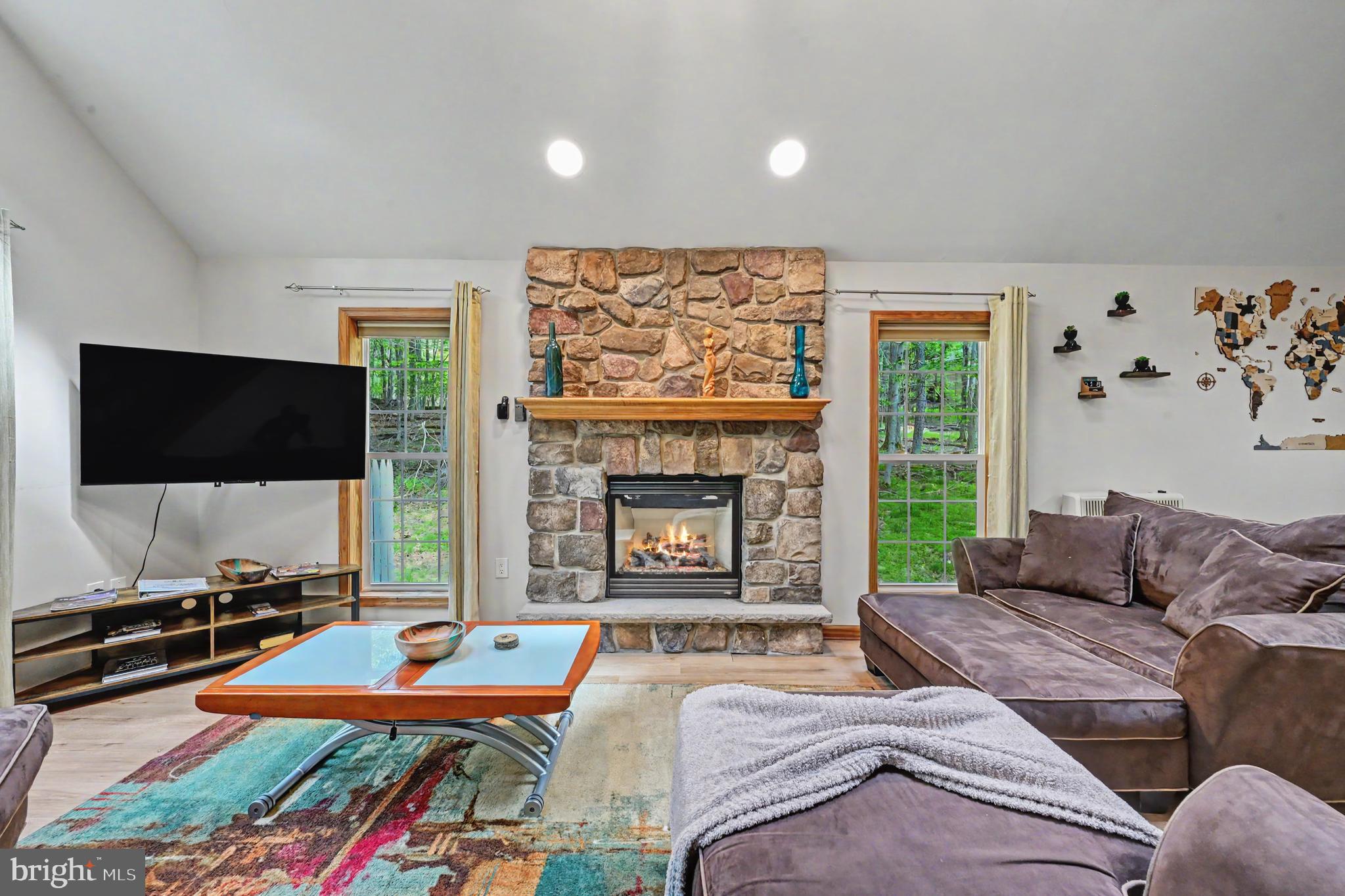 ARROWHEAD LAKES - Residential
