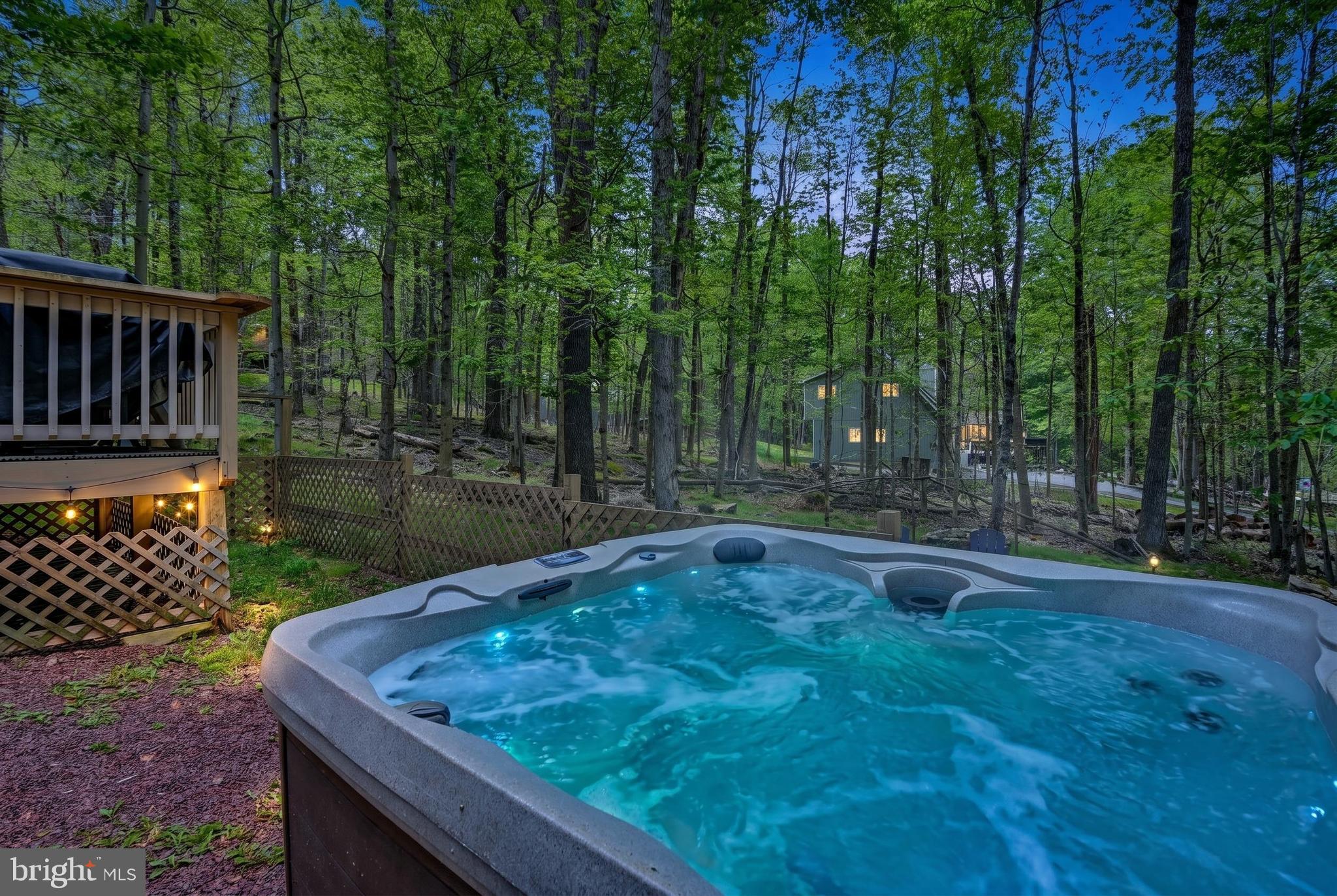 ARROWHEAD LAKES - Residential