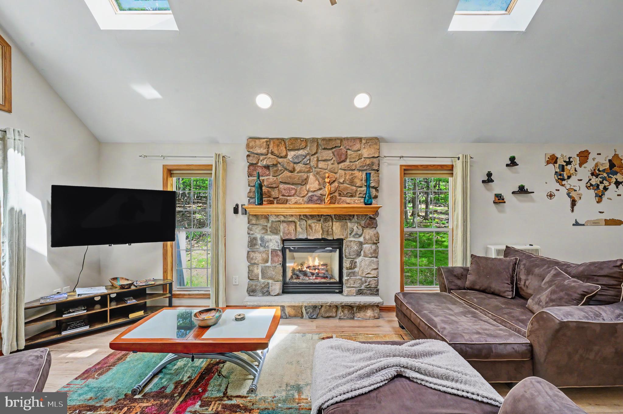 ARROWHEAD LAKES - Residential